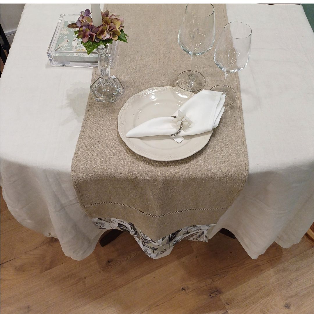 Caminho de mesa em linho com barra floral3