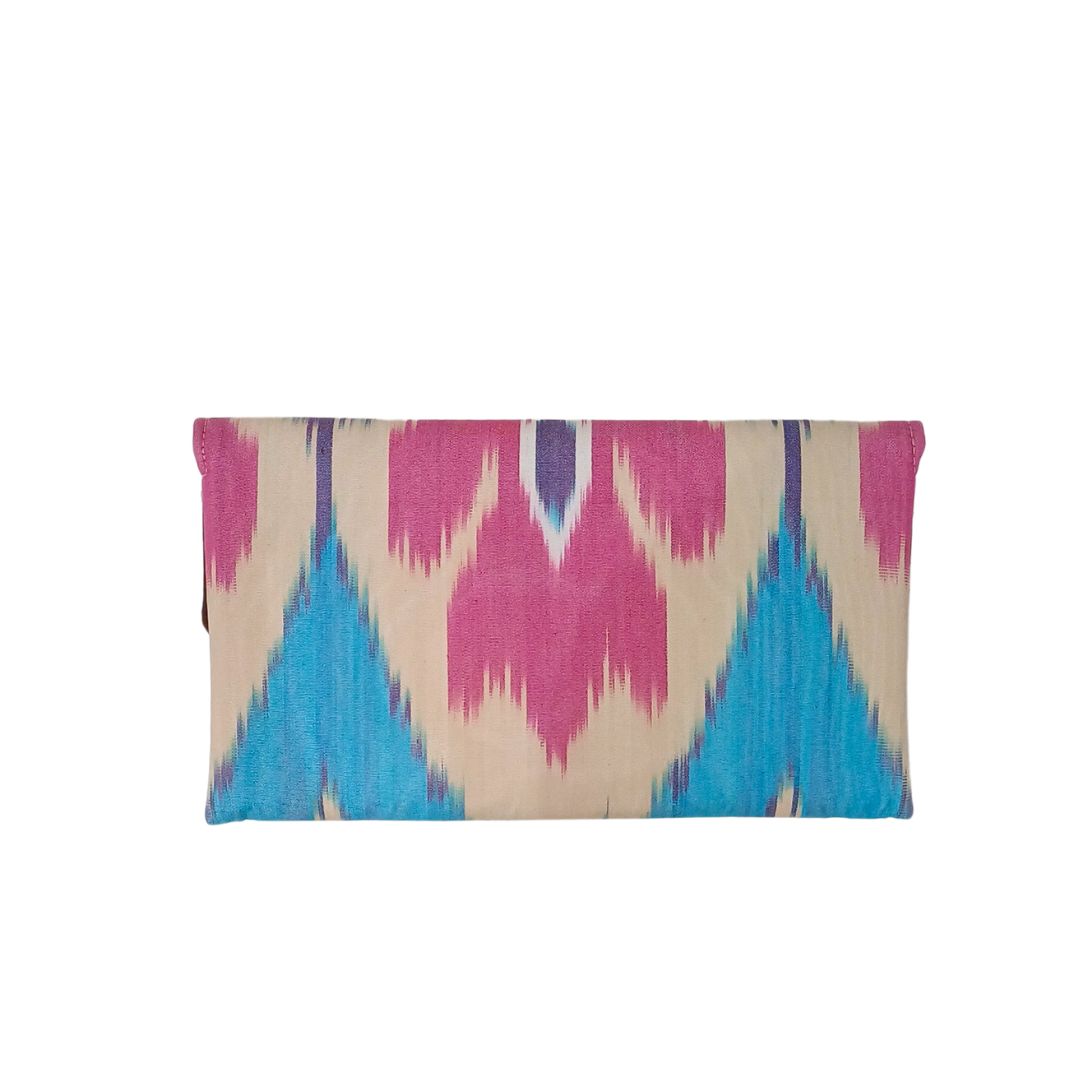 Clutch artesanal Ikat Roxa, azul e bege3