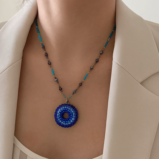 Colar Azul com Pingente Dupla Face em Missangas e Cristais1