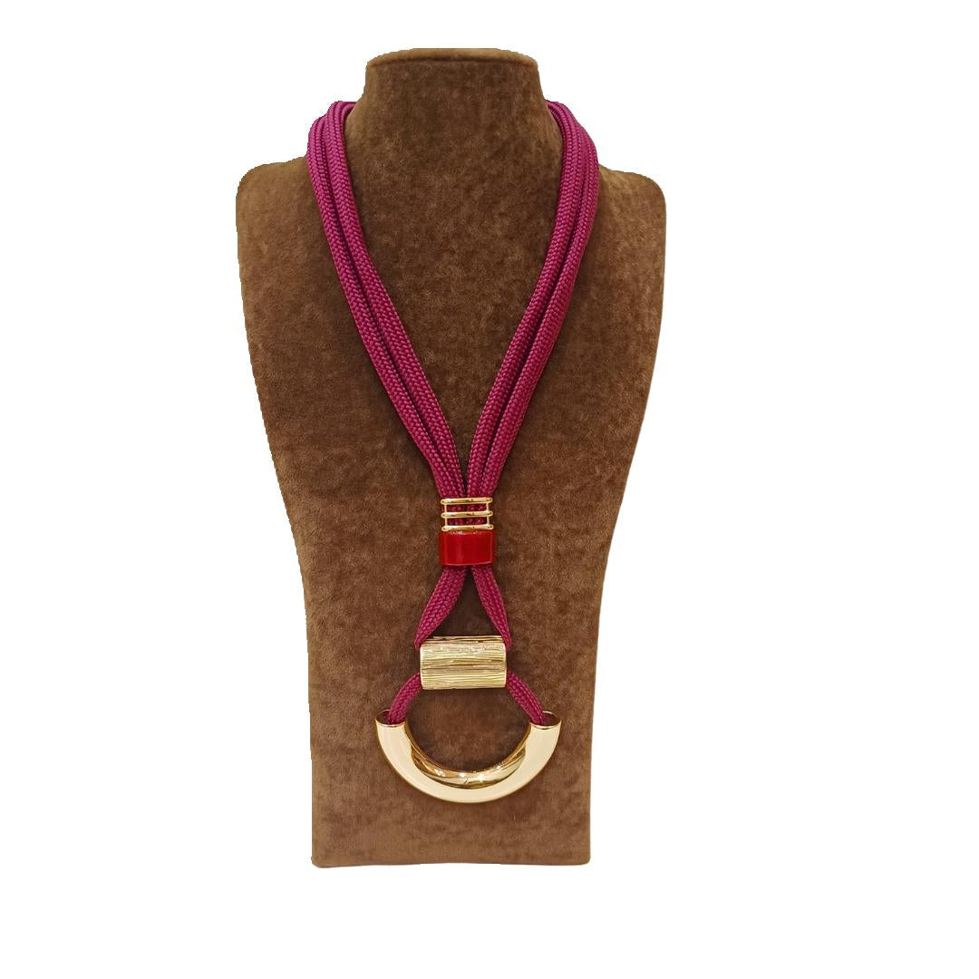 Colar longo bourdeaux