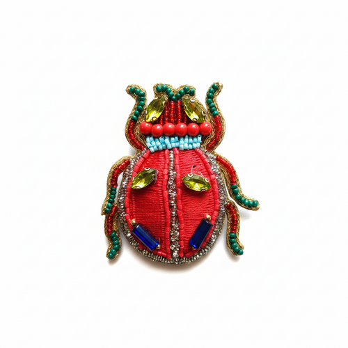 Packshot – Alfinete Escaravelho Vermelho