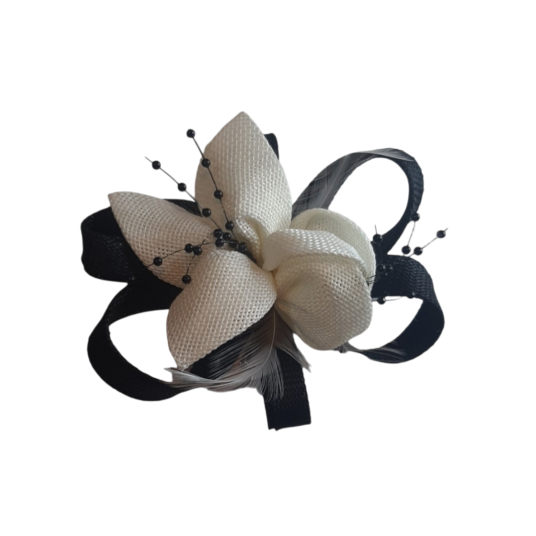 Alfinete floral Preto e Branco