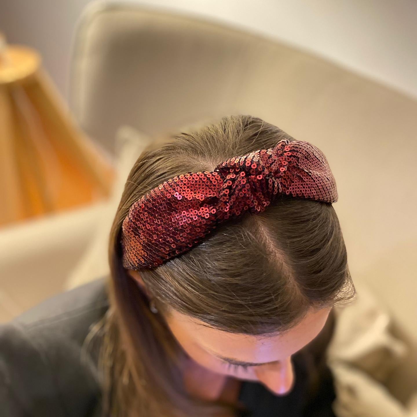 Bandelete bordeaux com lantejoulas-Brilho e Elegância