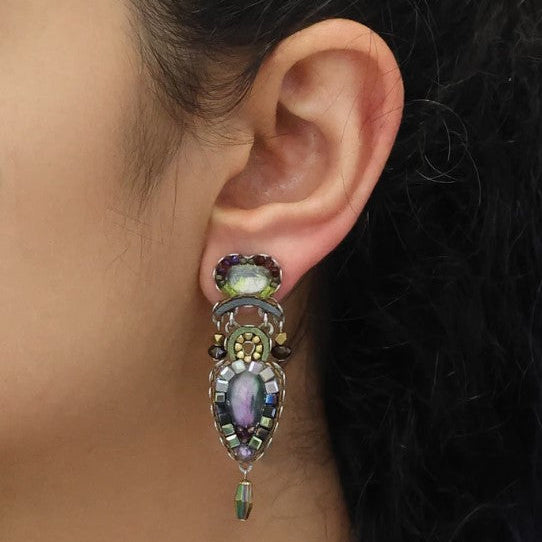 Brincos Ayala Bar com lágrima iridescente e verdes oliva