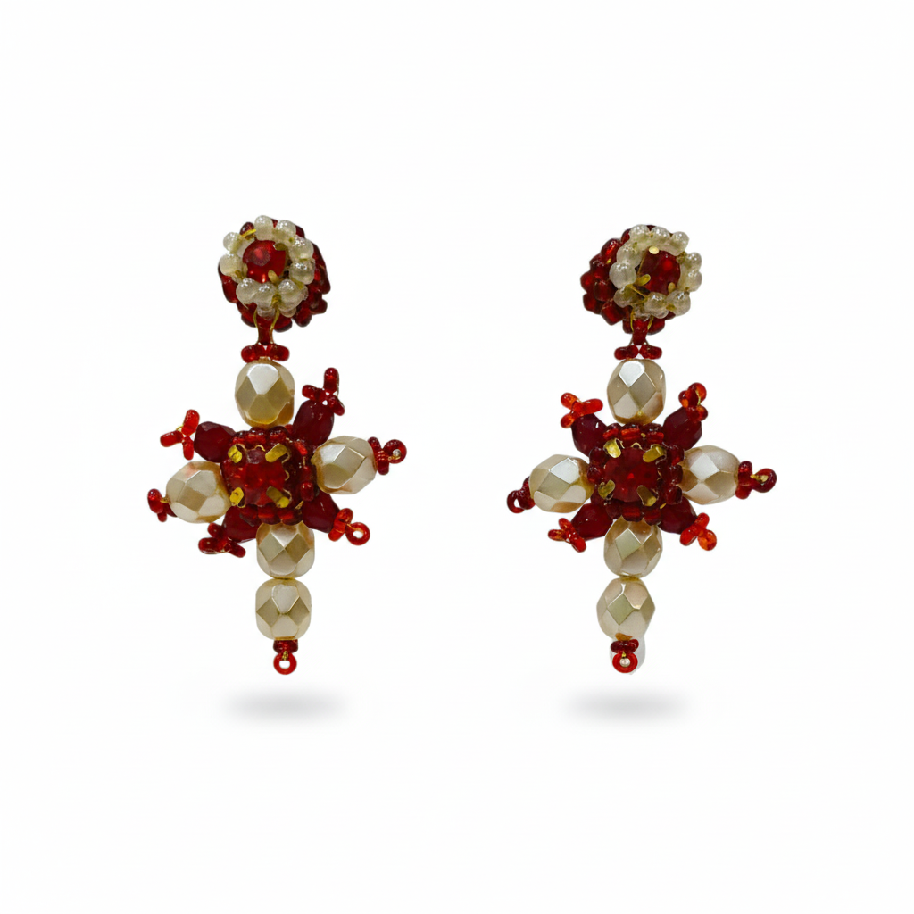 Brincos artesanais Iluztro-Cruz em vermelho e pérola – missangas e cristais bordados à mão