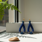 Brincos artesanais Iluztro-missangas azuis e cristais – modelo Deep Blue exclusivo