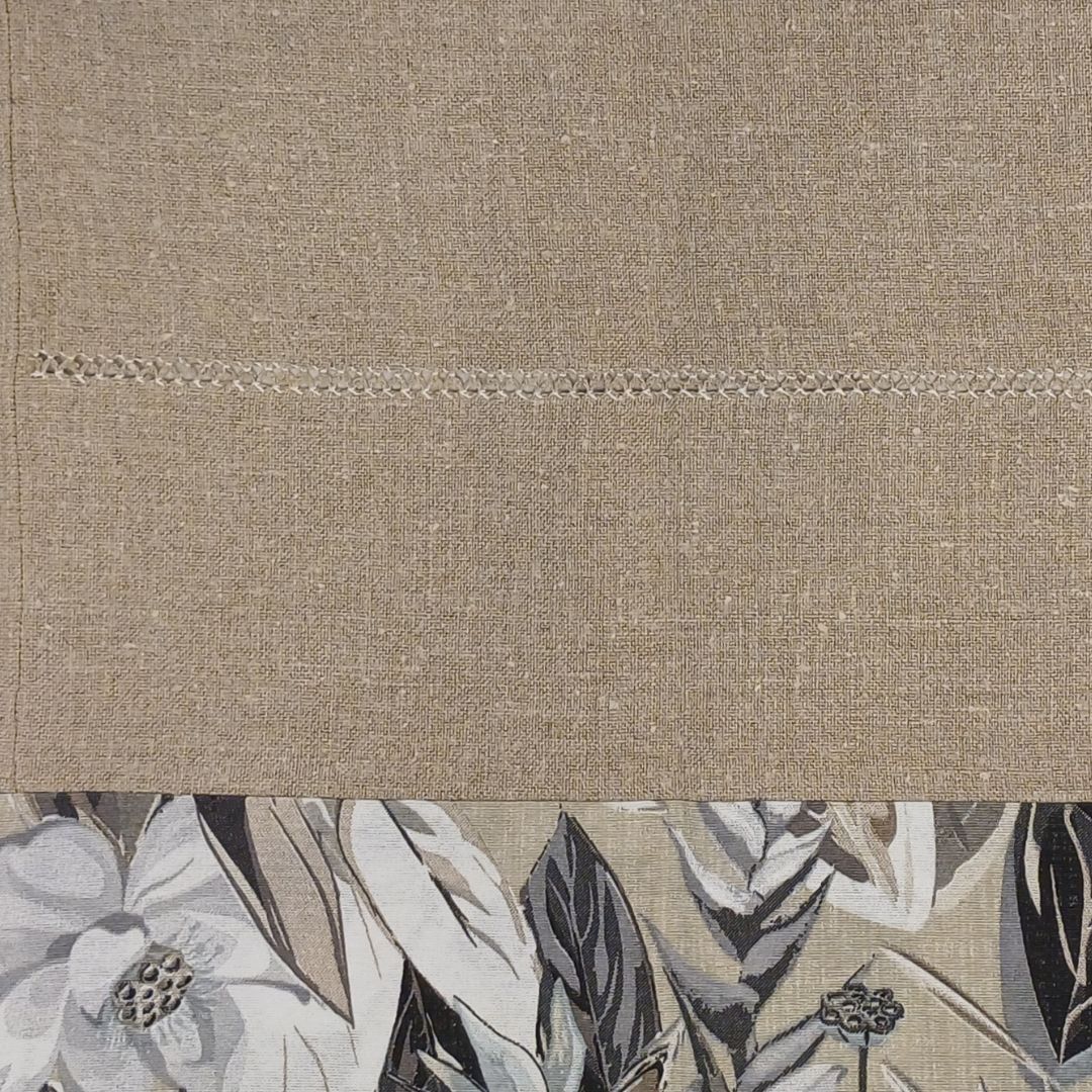 Caminho de mesa em linho com barra floral1