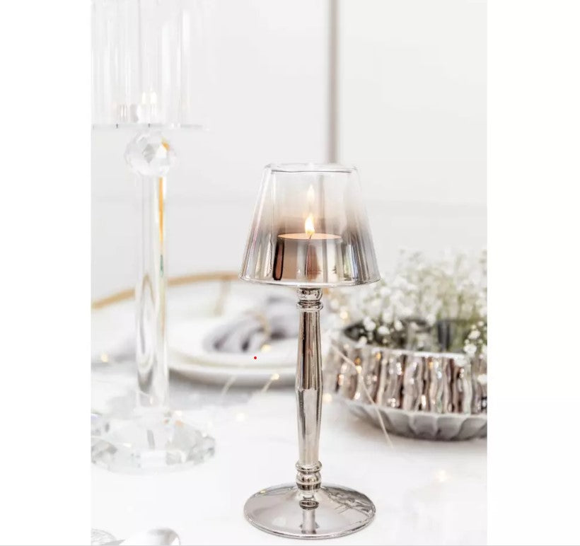 Candelabro de metal e vidro