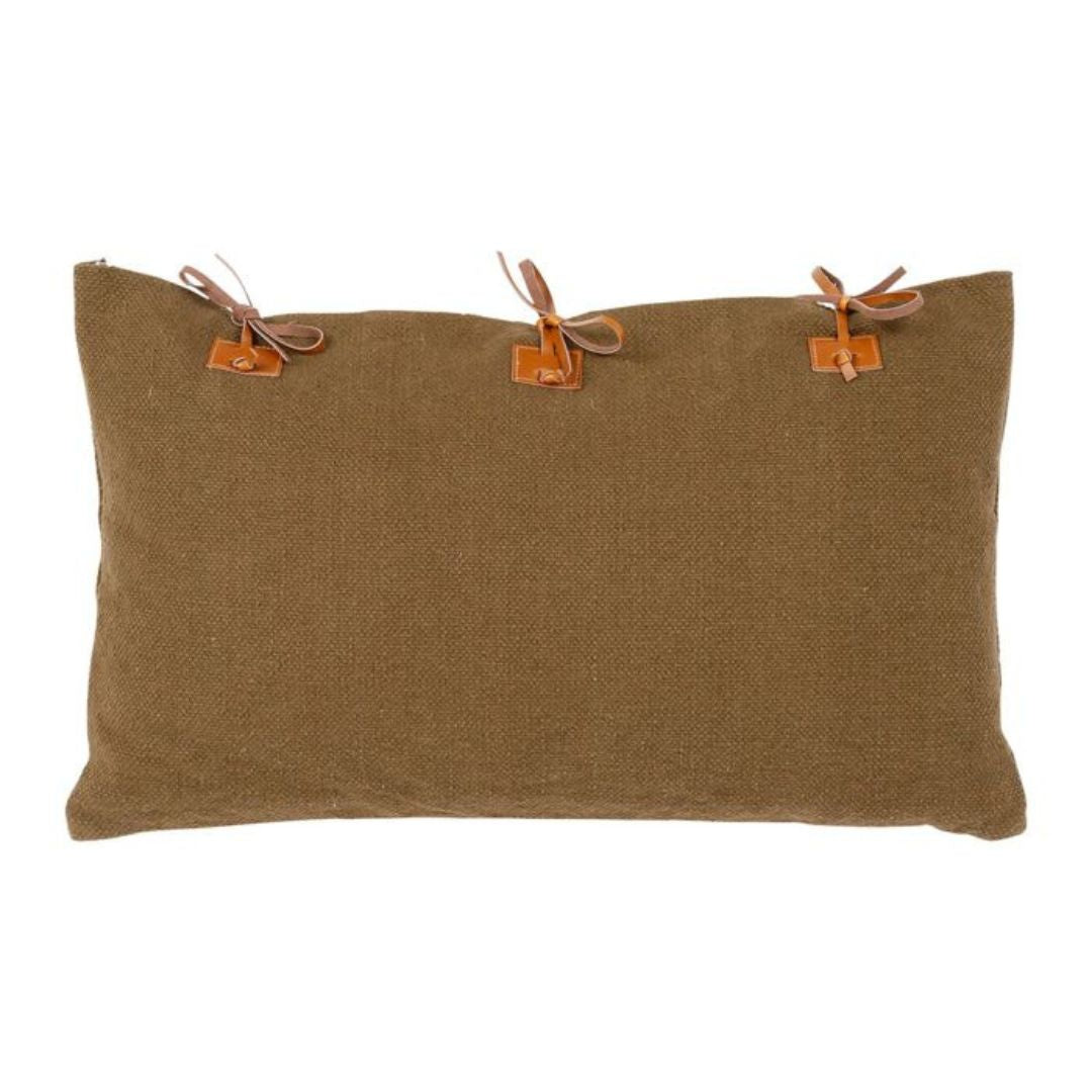 Capa almofada com laços de couro2