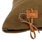 Capa para almofada com laços de couro