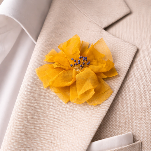 Alfinete Latido em viscose amarelo em forma de flor