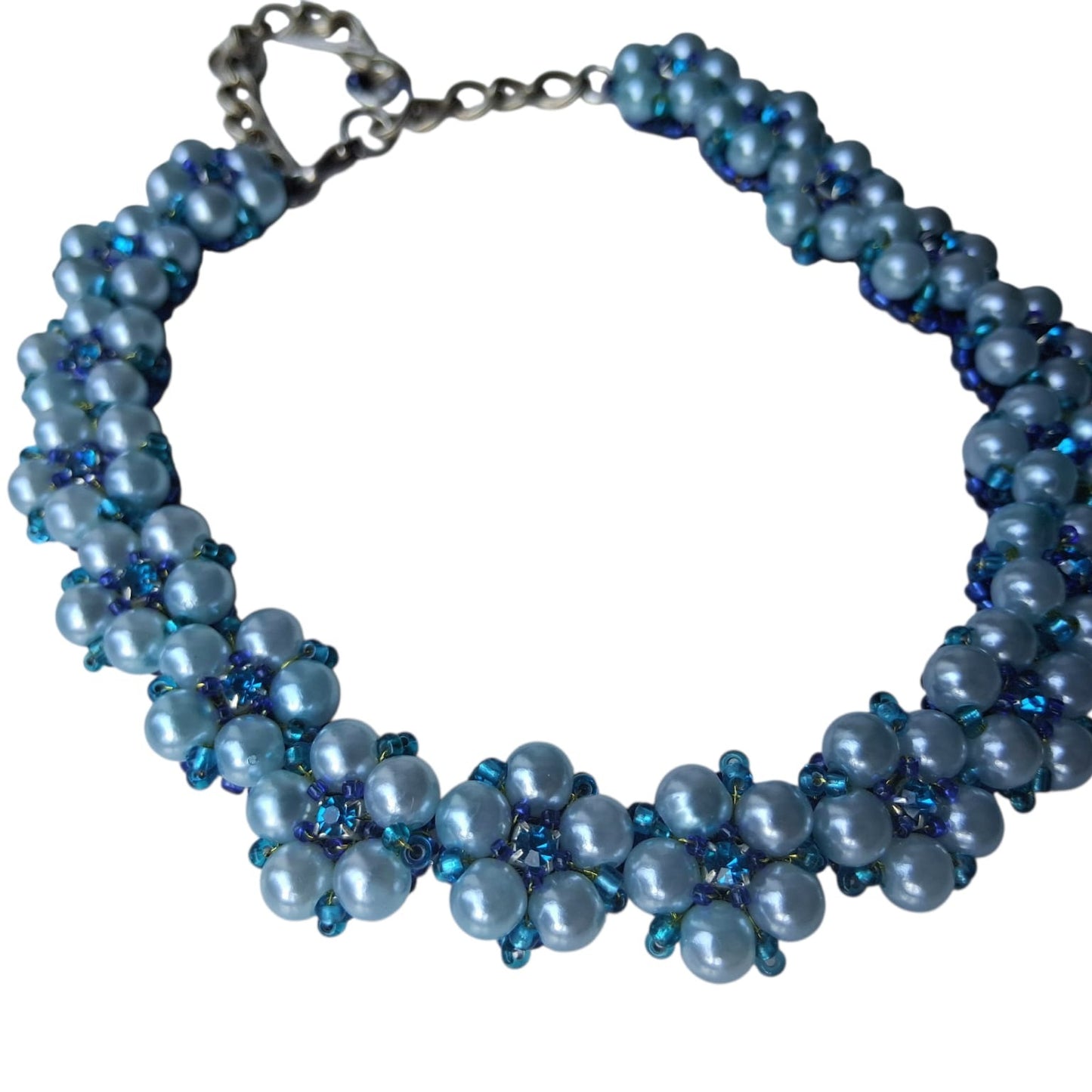 Choker artesanal Iluztro em pérolas azuis e cristais – gargantilha ajustável exclusiva