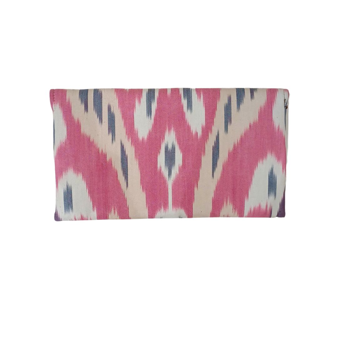 Clutch artesanal Ikat Rosa e bege2