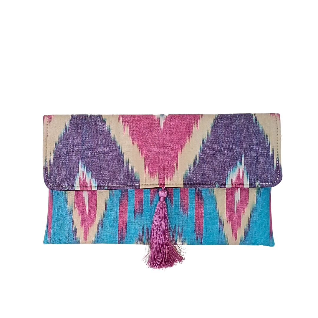 Clutch artesanal Ikat Roxa, azul e bege4