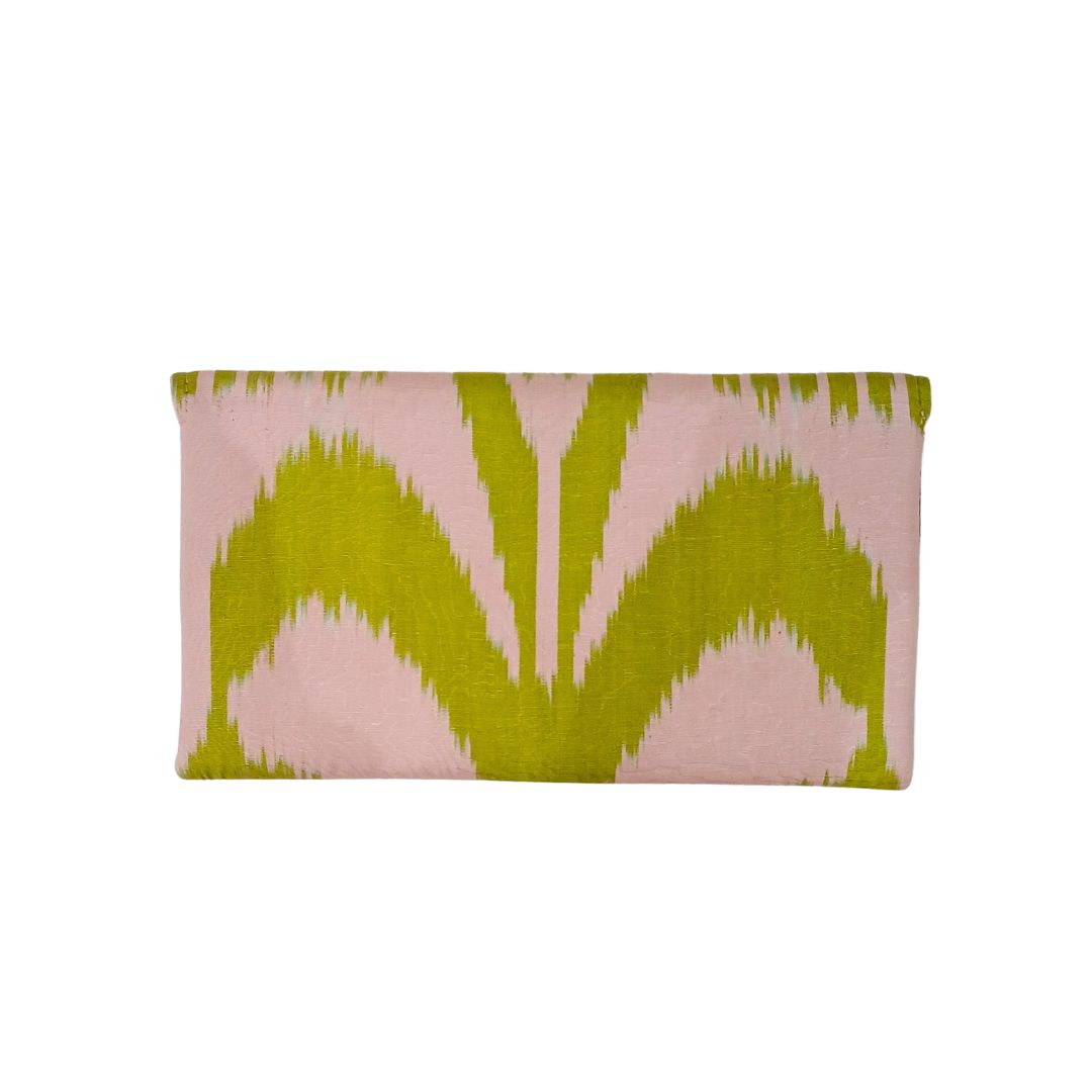 Clutch artesanal Ikat Verde e Rosa2