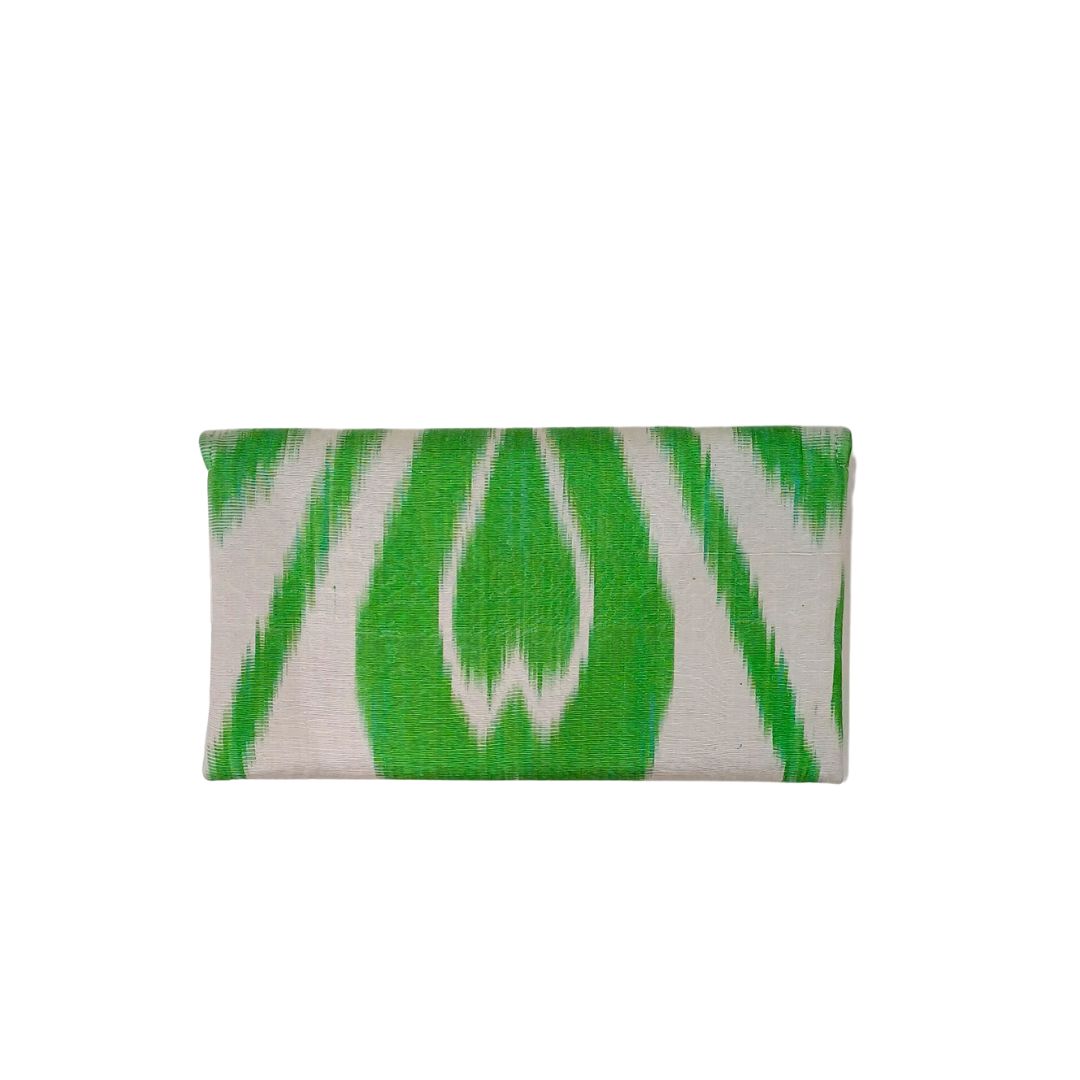 Clutch artesanal Ikat verde e branco2