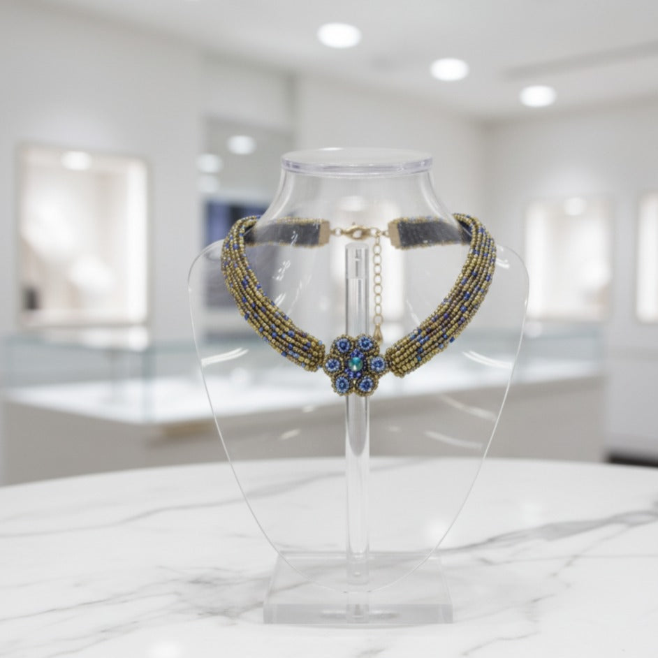 Colar Choker Bordado com Missangas e Flor Central