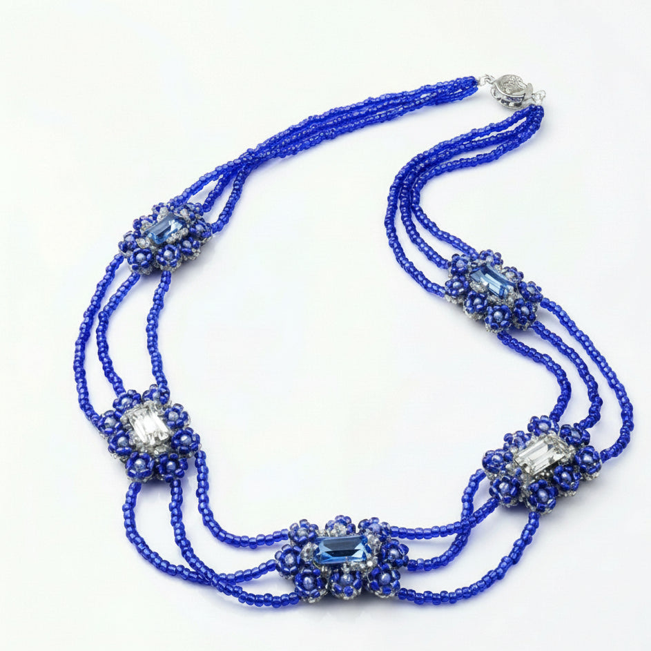 Colar artesanal Iluztro azul royal com cristais – colar de missangas de três fios