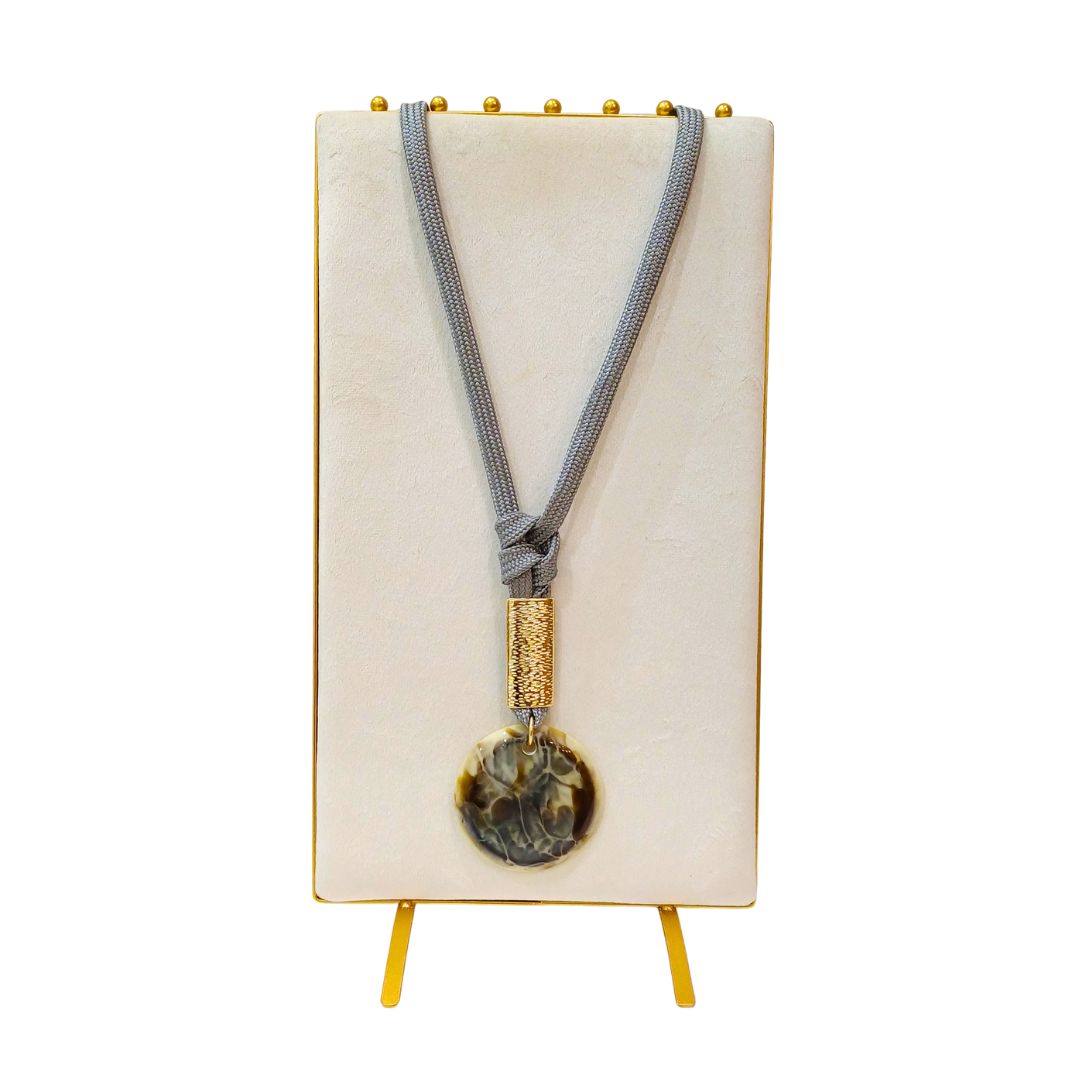 Colar longo com medalha de resina marmoreada-Corda náutica