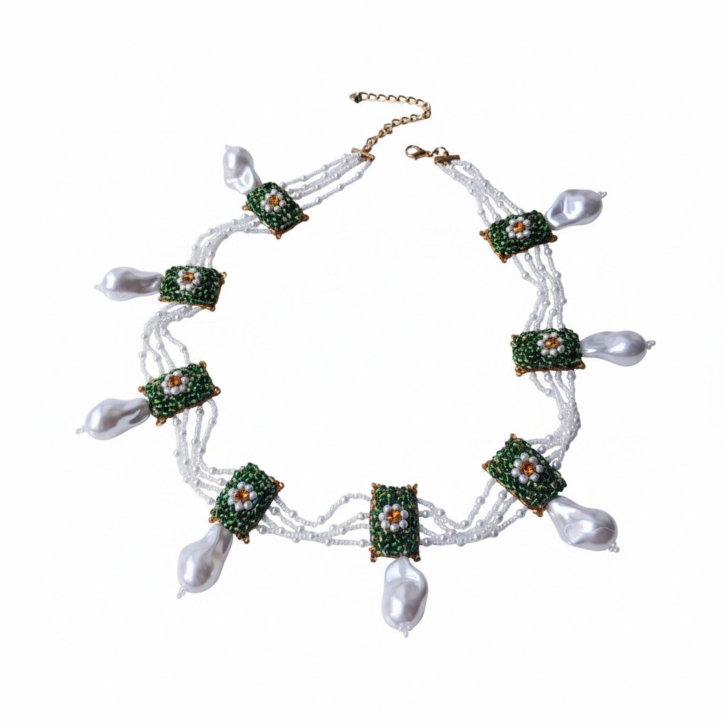 Colar artesanal Iluztro com pérolas grandes e flores verdes – colar de festa exclusivo