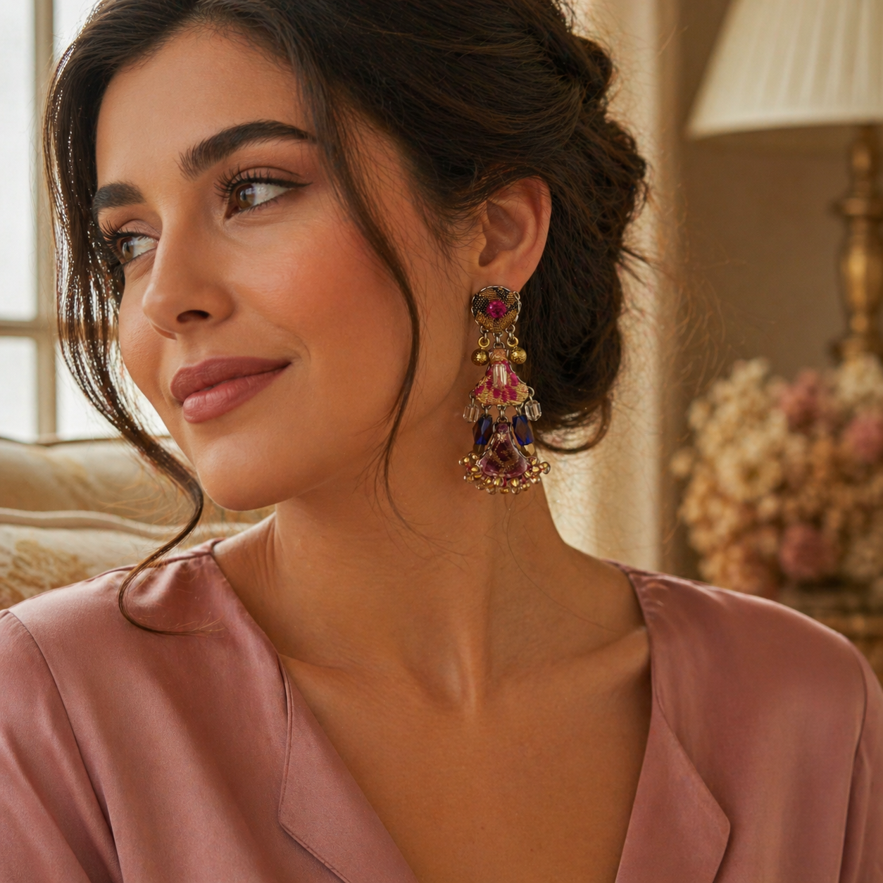 Brincos Ayala Bar com Cristais Fúcsia Azul e Dourado