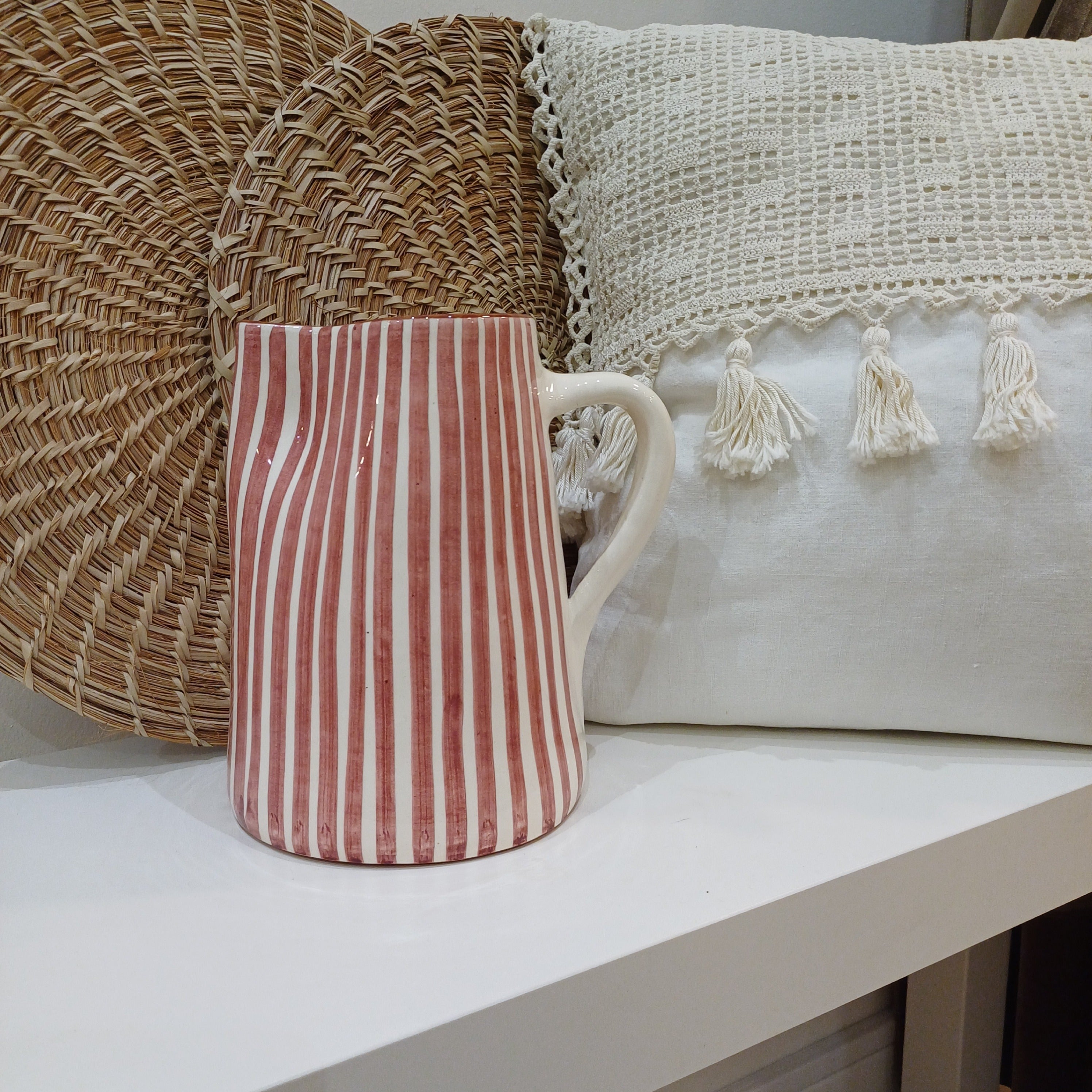 Jarro de cerâmica artesanal