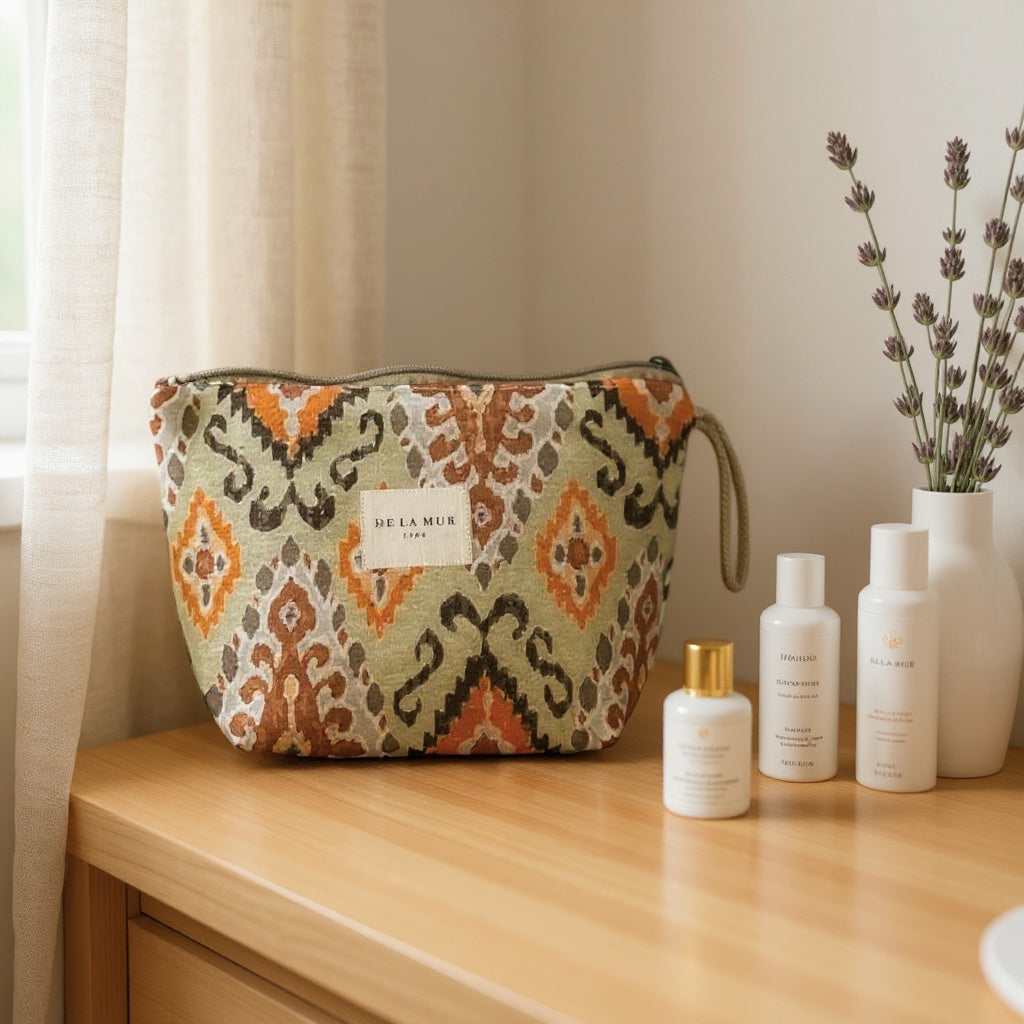 Necessaire DelaMur Estampado Bege e Laranja | Bolsa Cosmética Feminina com Fecho