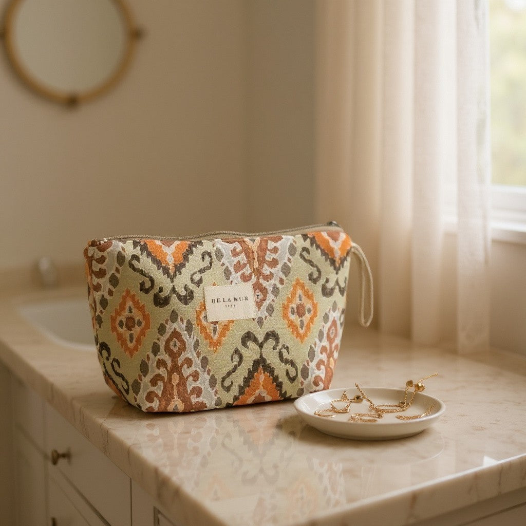 Necessaire DelaMur Estampado Bege e Laranja | Bolsa Cosmética Feminina com Fecho