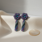 Imagem lifestyle - Brincos Petunia Drop Blue