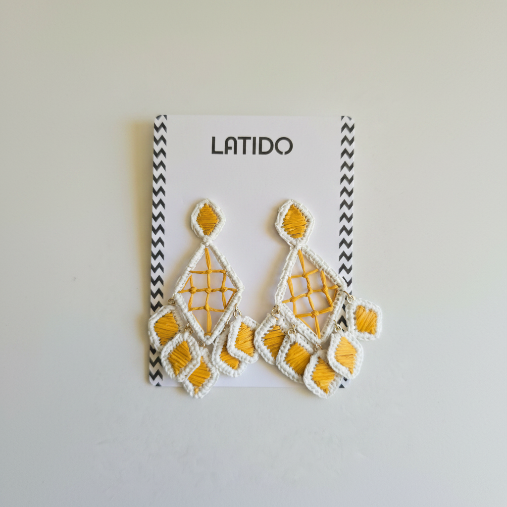 Packshot Brincos Latido Amarelo