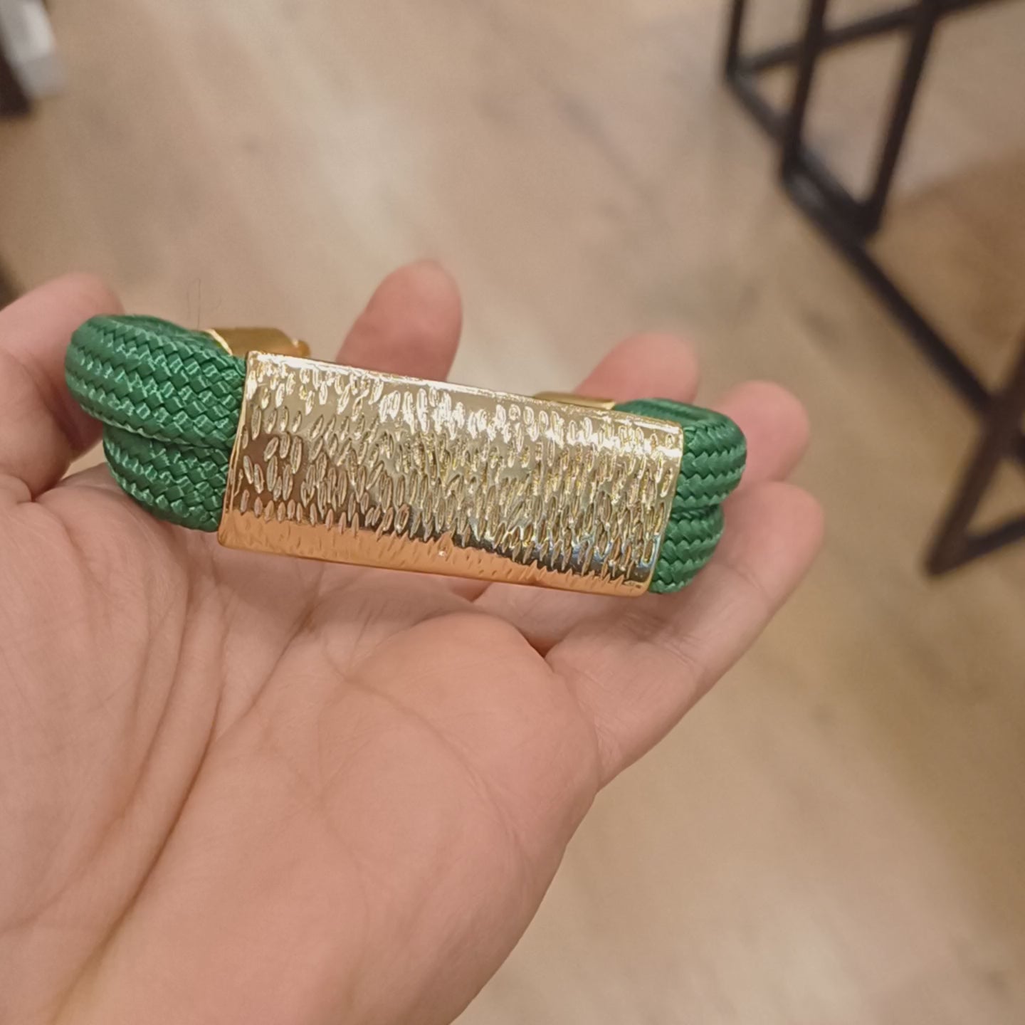 Pulseira feminina artesanal em cordão verde1